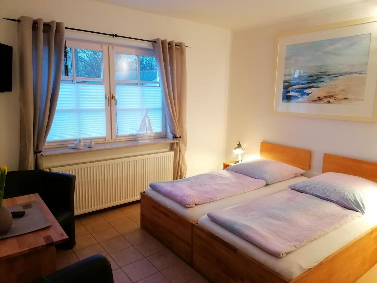 Boddenhus Auf Ruegen - Ferienwohnungen Und Pension Rappin Экстерьер фото