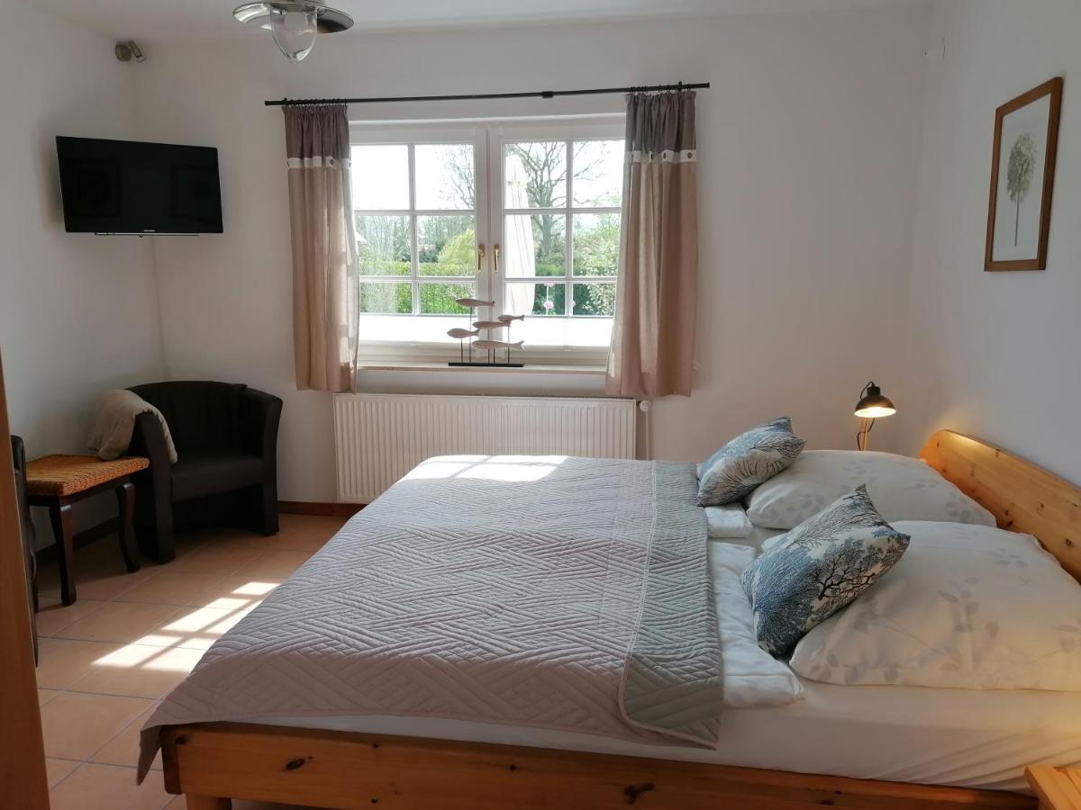 Boddenhus Auf Ruegen - Ferienwohnungen Und Pension Rappin Экстерьер фото